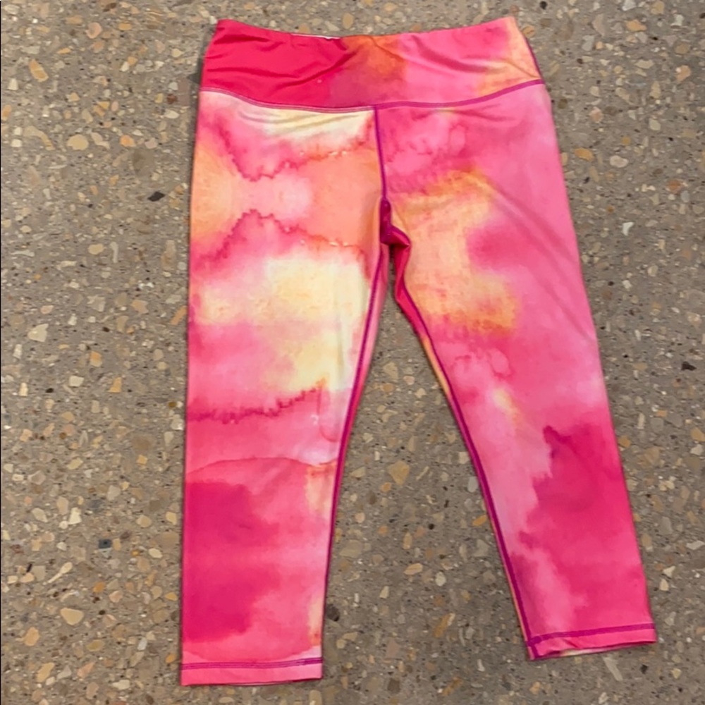 Cropped tie dye workout pants !